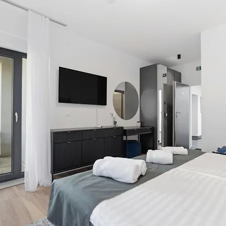 Del Mar Villa *